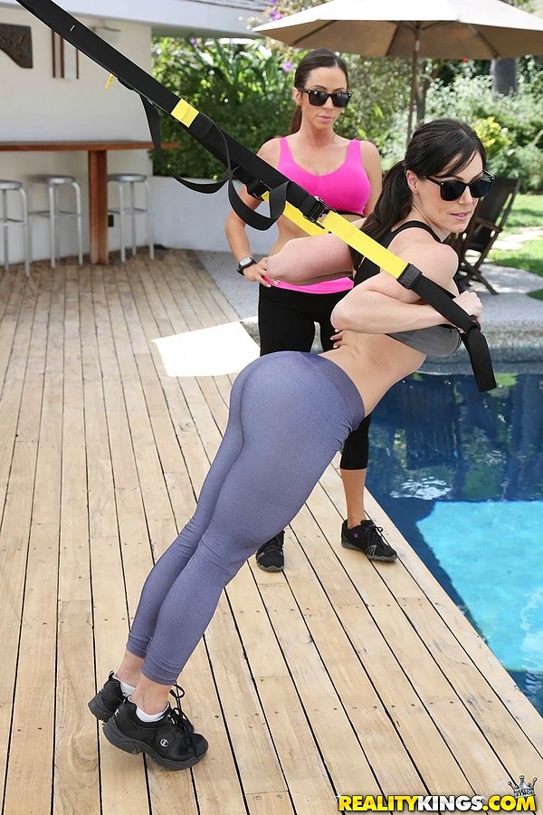 adel jimenez recommends yoga pants voyeur pic