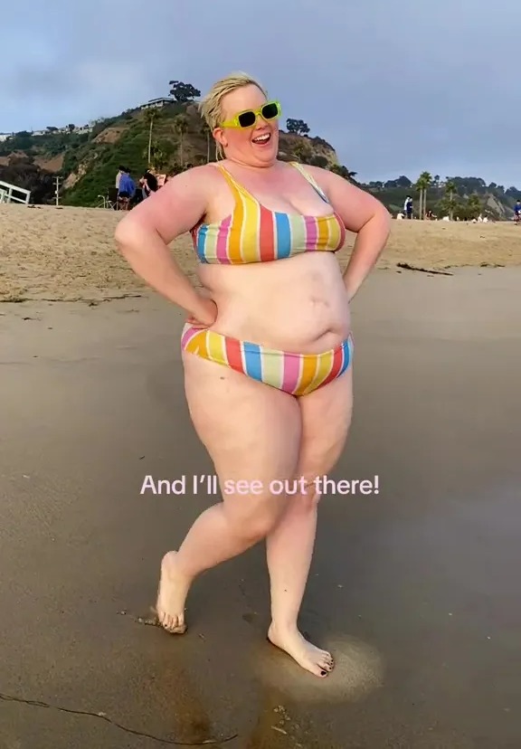 danielle moore recommends fat beach lady pic