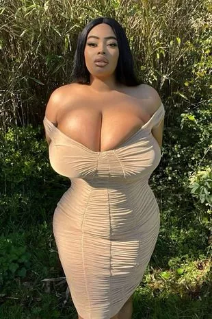 aisha baker recommends Massive Ebony Titties