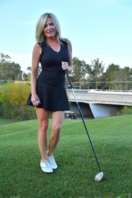 dana hendrix recommends female nude golf pic