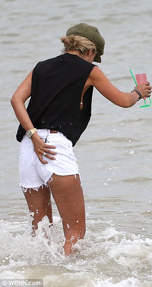 nipslip at beach - crackhead bbc miss lith pegging