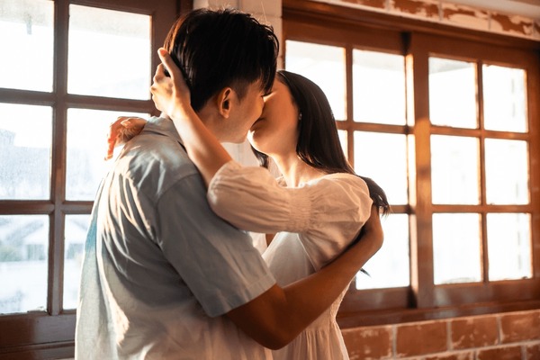 angel murga share asian hot kiss photos