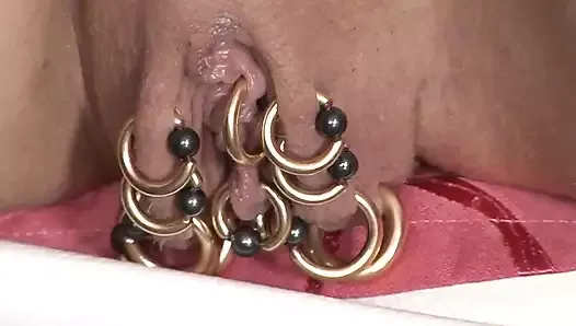 alessandra ruocco recommends Extremely Pierced Pussy