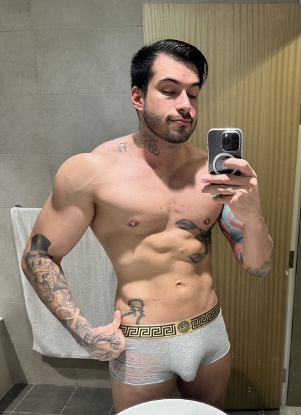 apryl harris share gay escort dubai photos