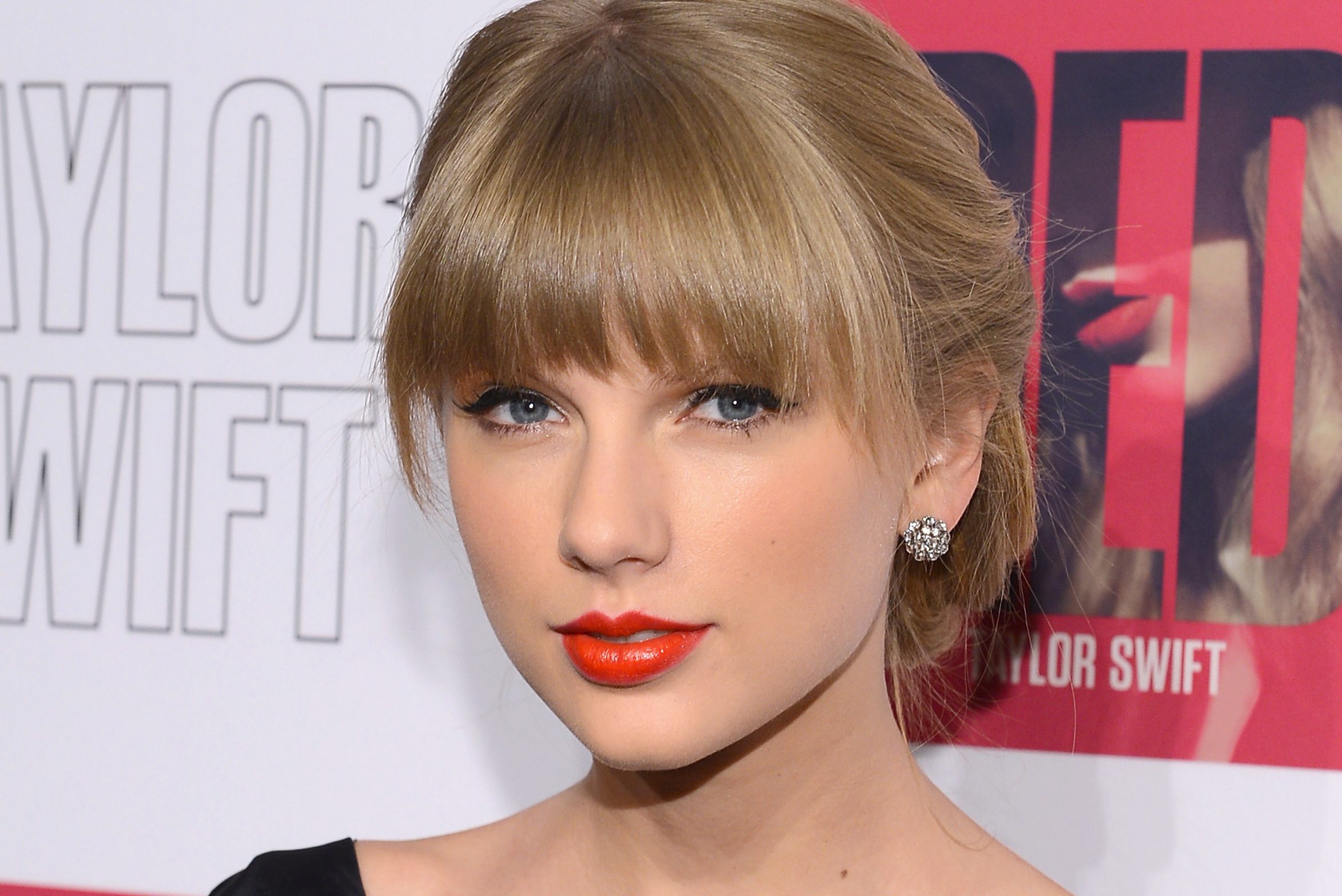 chester mcgee share taylor swift joi photos